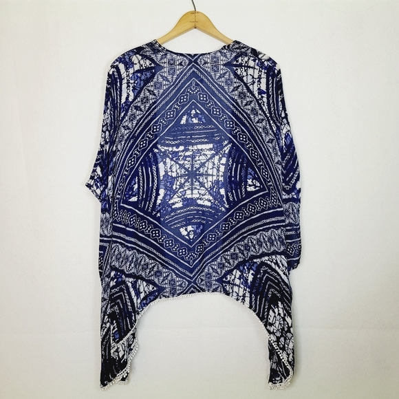 Chico's Blue White Tie Dye Diamond Print Ruana Wrap Size L/XL - Picture 3 of 5